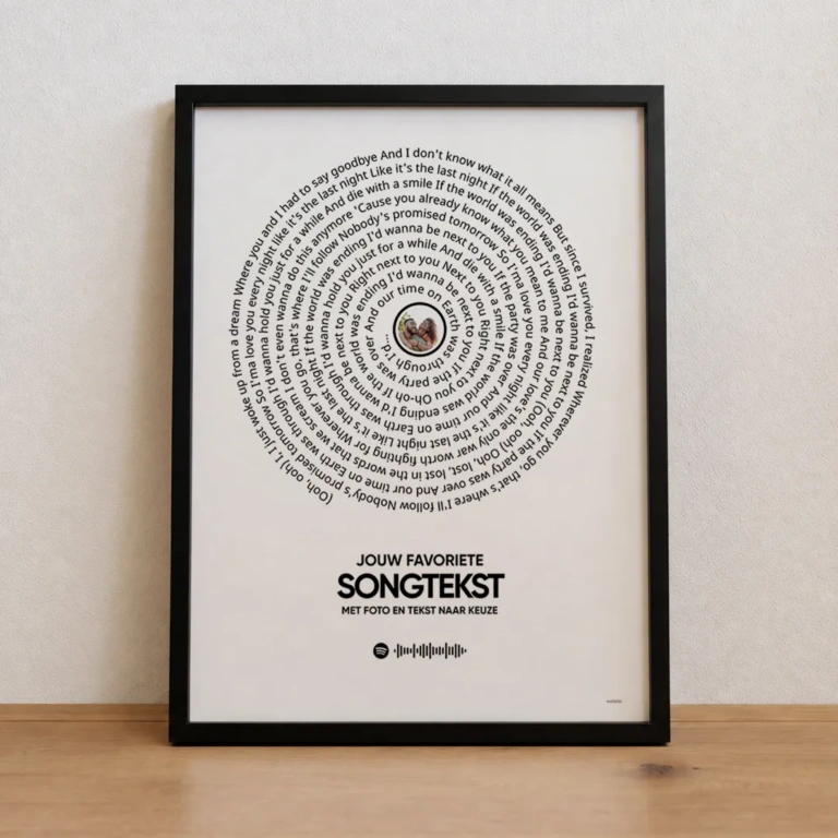 Maak eenvoudig je eigen songtekst poster van jouw favoriete lied. Volledig gepersonaliseerd met jouw foto, tekst en kleur.