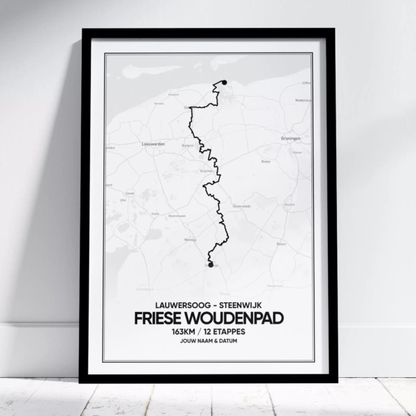 Poster met de route van het Friese Woudenpad (LAW1-1) dat loop van Lauwersoog tot Steenwijk.