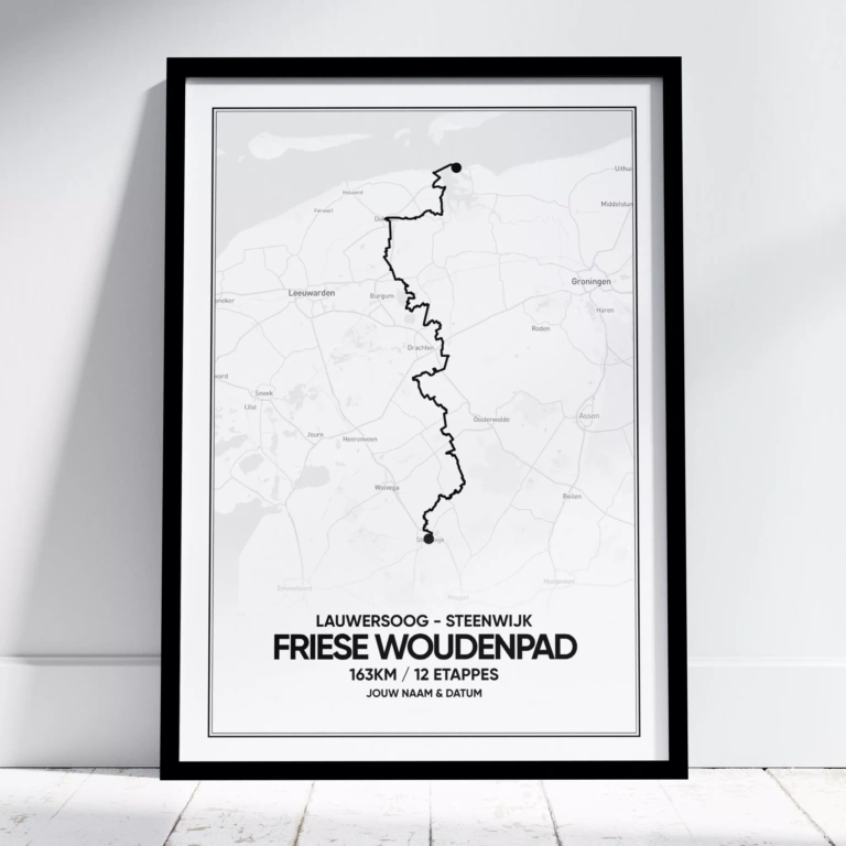 Poster met de route van het Friese Woudenpad (LAW1-1) dat loop van Lauwersoog tot Steenwijk.