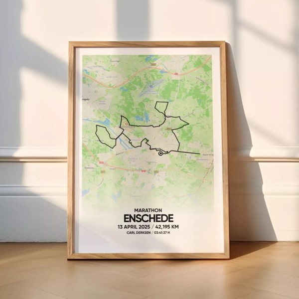 Poster met de route van de Enschede Marathon van 2025 in kleur