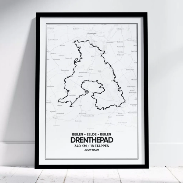 Poster met de route van het Drenthepad SP6 in zwarte lijst.