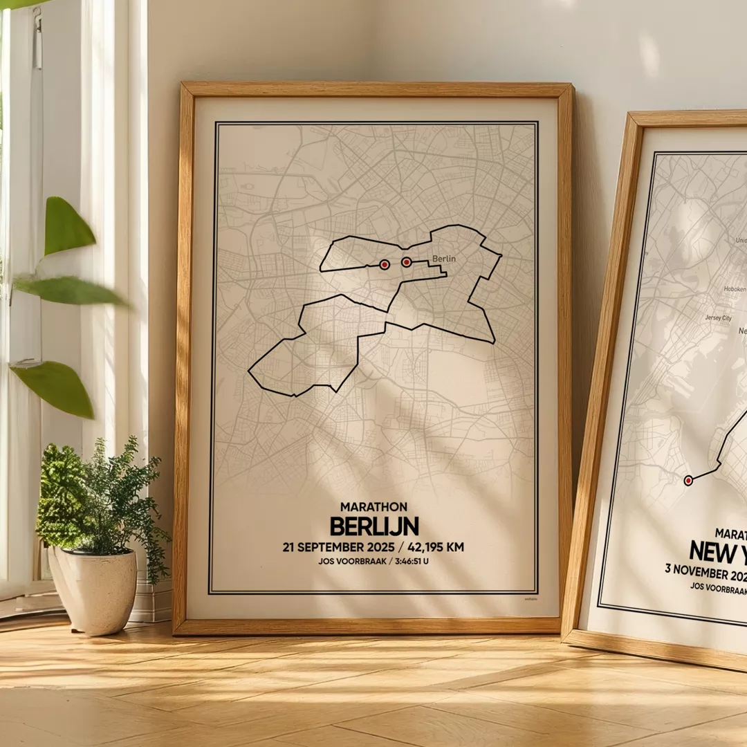 Poster van de Berlijn marathon in aikehouten lijst