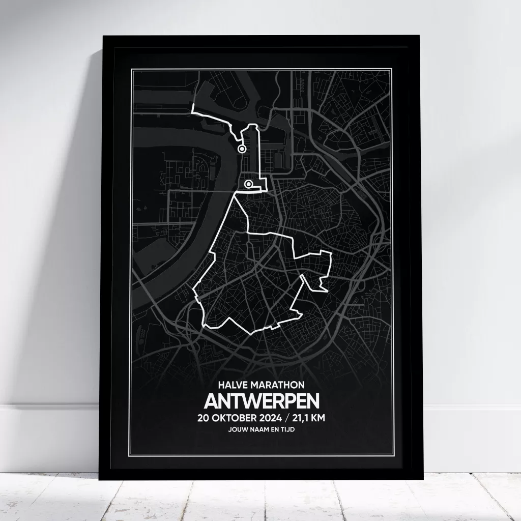 Poster met de route van de halve marathon van Antwerpen van 2024 in het zwart