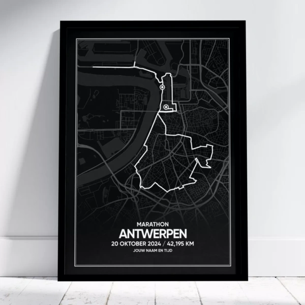 Poster met de route van de marathon van Antwerpen van 2024 in het zwart