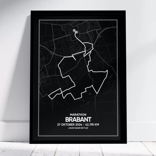 Poster met de route van de Brabant Marathon Etten-Leur 2024 in het zwart in zwarte lijst