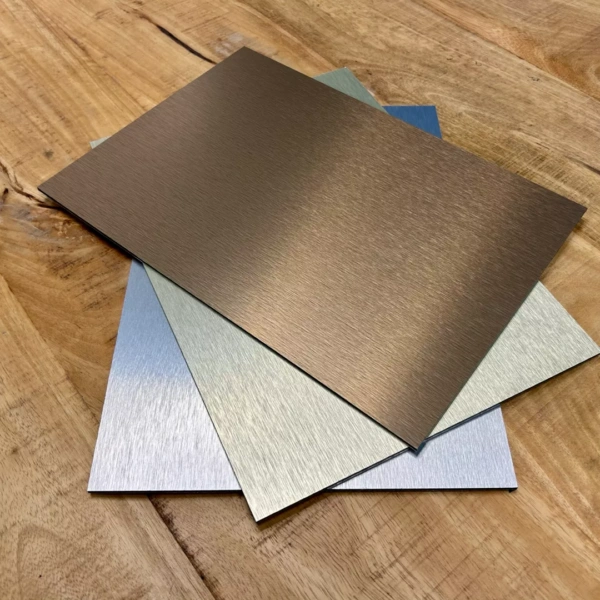 Kleuren geborsteld aluminium
