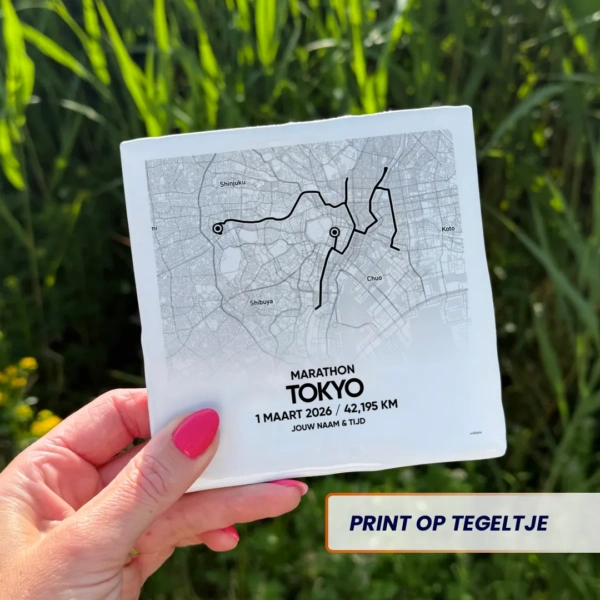 De route van de Tokyo marathon 2026 op een tegeltje