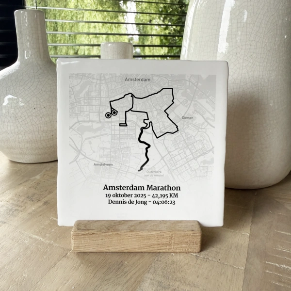 Amsterdam Marathon 2025 Route Tegeltje met naam
