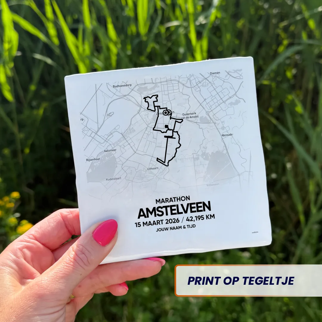 Tegeltje met de route van de Halve lentemarathon van Amstelveen van 2026