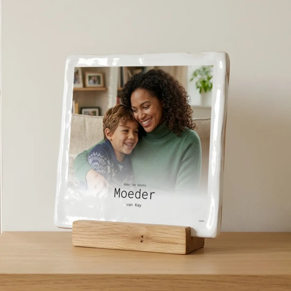 Het mooiste moederdagcadeau komt uit het hart. Maak je eigen foto cadeau op tegeltje