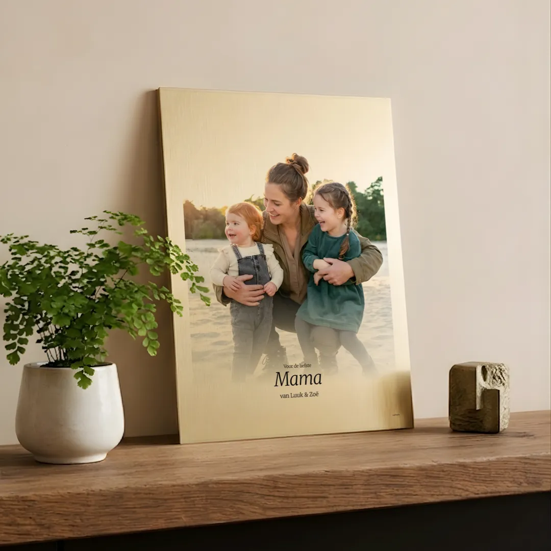 Maak eenvoudig een persoonlijk moederdag cadeau: jouw favoriete foto op goudkleurig aluminium