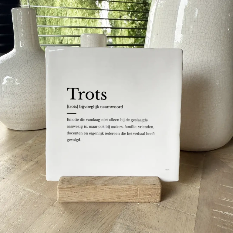 Trots woordenboek tegeltje