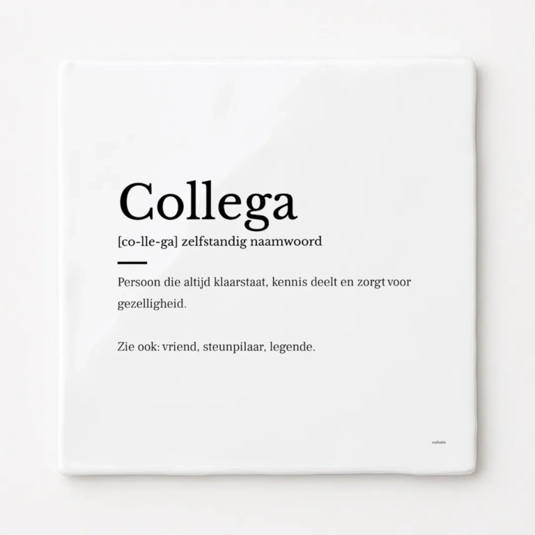 Afscheidscadeau collega - Collega tegeltje. Persoon die altijd klaarstaat, kennis deelt en zorgt voor gezelligheid.