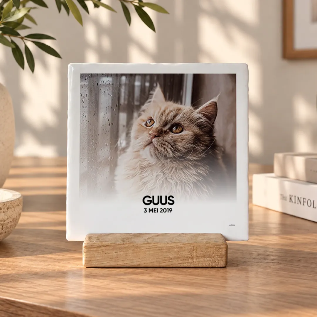 kat foto tegel Jouw kat vereeuwigd op een handgebakken tegeltje in eiken stand